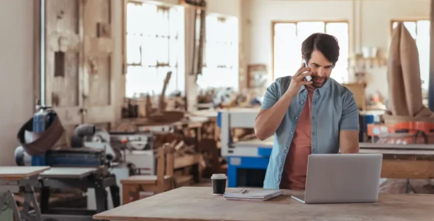 Shop owner on the phone with Ingenico troubleshooting.