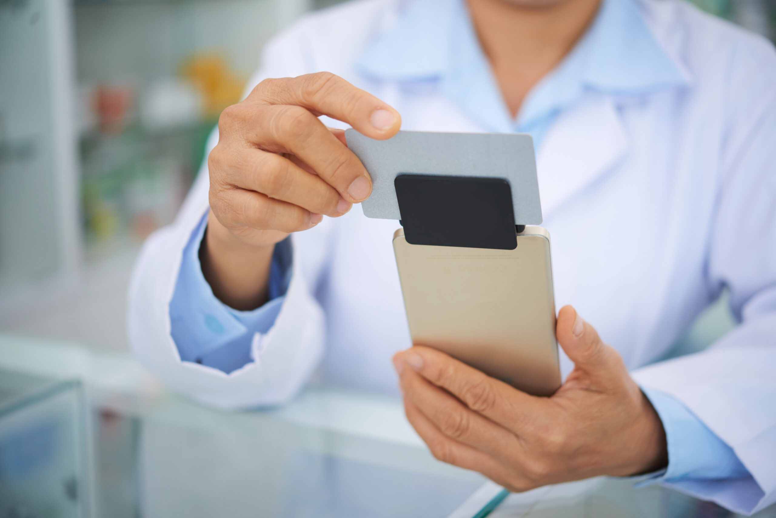 person using a mobile POS card reader attached to their phone to swipe a credit card and complete the transaction