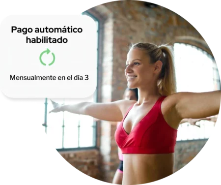 Usuario disfrutando de una clase mientras su pago automático está habilitado
